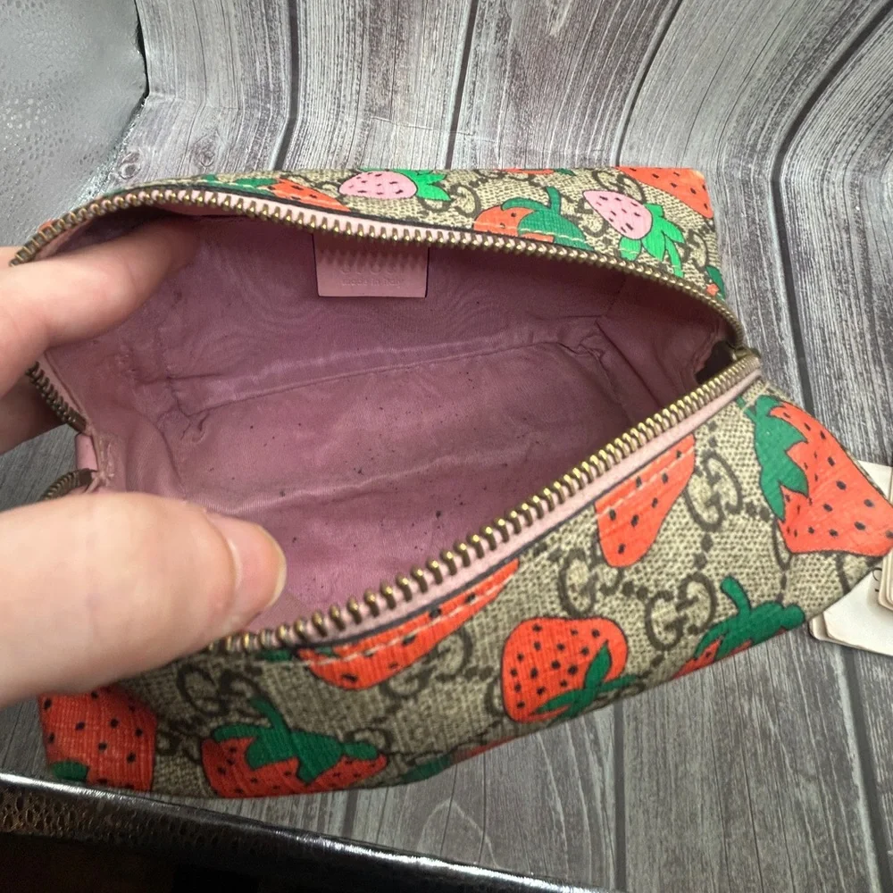🍓GUCCI Strawberry GG Supreme Large Cosmetic Bag Pouch Limited Edition RARE